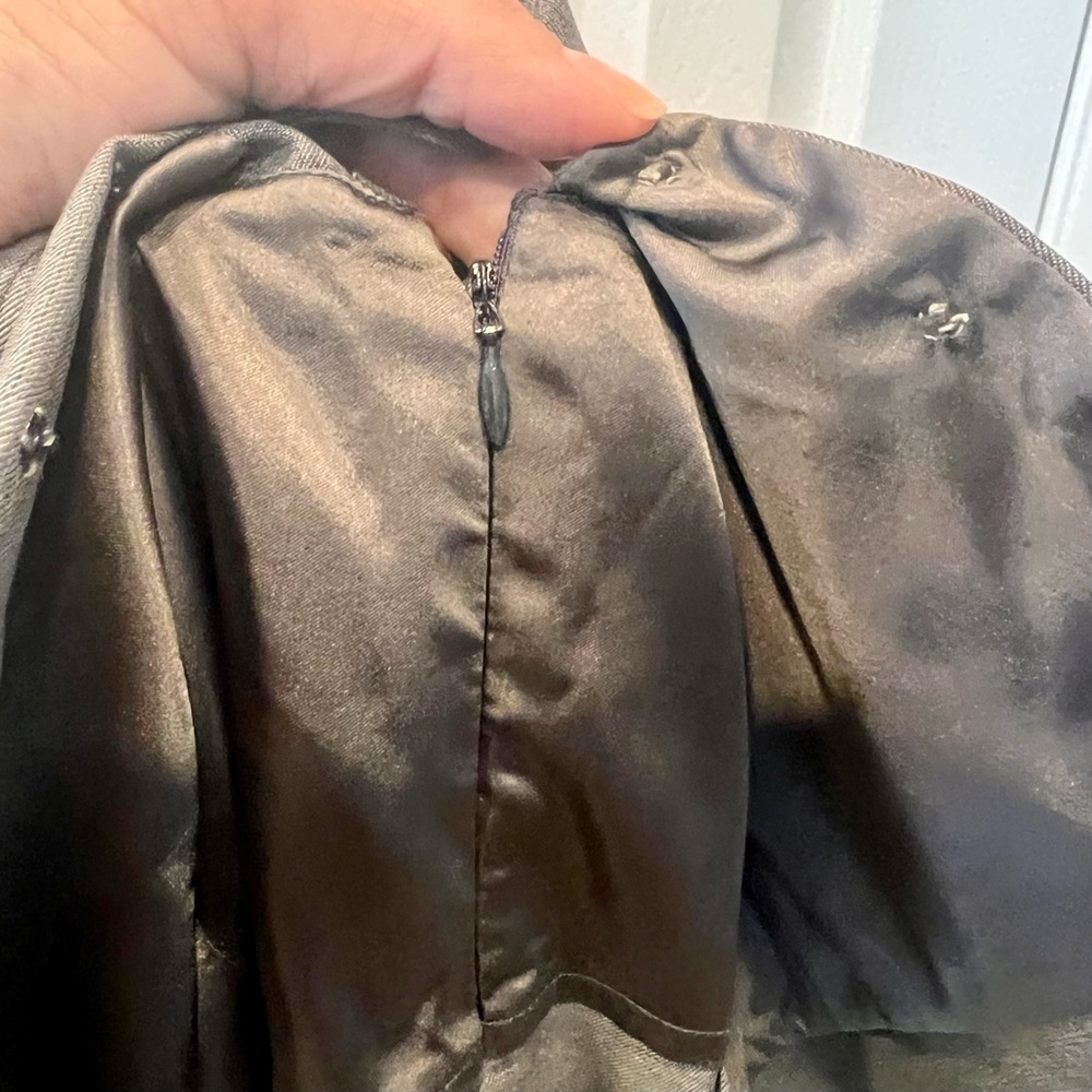 Max MARA gray bubble hem dress.  Made in Italy. Size 10 - Picture 10 of 13